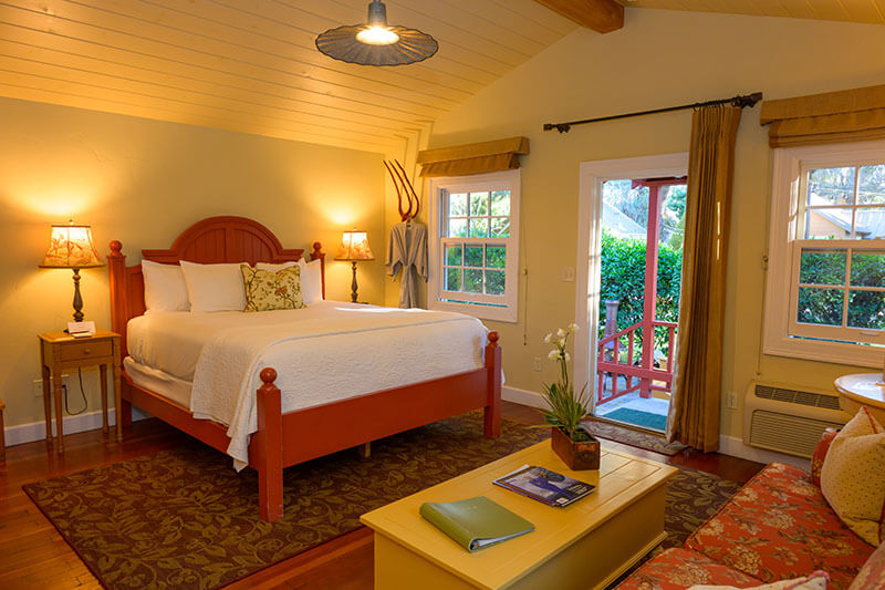 Napa Cottages Cozy King luxury bed